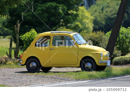 黄色いイタリア車　イメージ 105009712