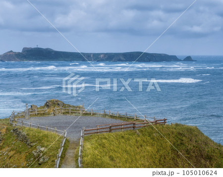 北海道礼文島スコトン岬の断崖と日本海・トド島 / Rebun Island, Japan 北海道礼文島スコトン岬の断崖と日本海・トド島 / Rebun Island, Japan 105010624