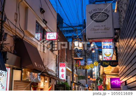 《東京都》ノスタルジックな飲み屋街・中野駅前 《東京都》ノスタルジックな飲み屋街・中野駅前 105011689