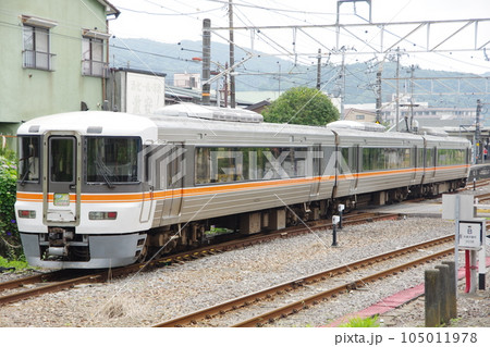 快速さわやかウォーキング 373系 御殿場線 松田駅到着 105011978