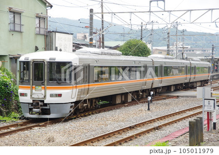 快速さわやかウォーキング 373系 御殿場線 松田駅到着 快速さわやかウォーキング 373系 御殿場線 松田駅到着 105011979