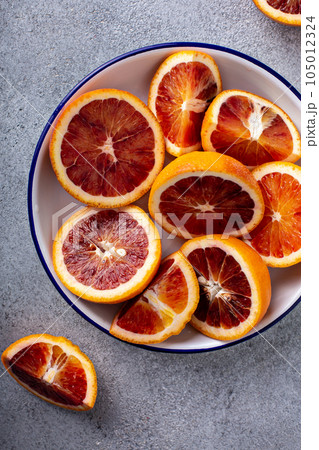 Blood oranges cut into half 105012324