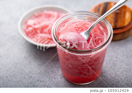 Marinated red onion in small jar Marinated red onion in small jar 105012429