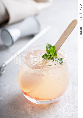 Peach alcoholic beverage Peach alcoholic beverage 105012472
