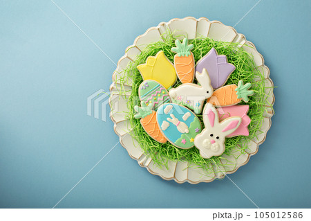Easter decorated cookies 105012586