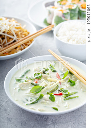 Green curry and rice Green curry and rice 105013068