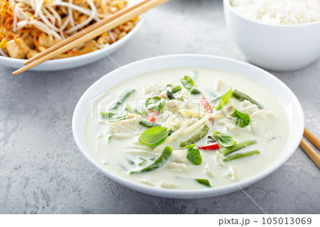 Green curry and rice 105013069