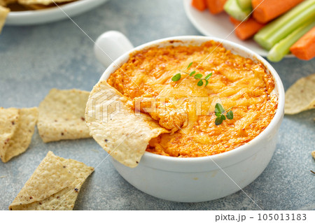 Buffalo chicken dip with chips 105013183
