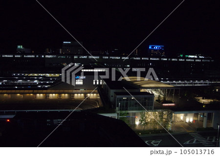 ホテルの部屋から 夜の新山口駅 105013716