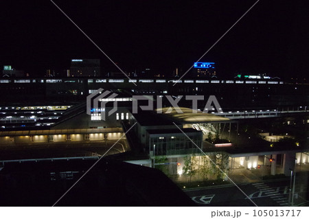 ホテルの部屋から 夜の新山口駅 105013717