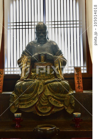「羅怙羅(らごら)尊者」の木像（萬福寺･大雄宝殿／京都府宇治市五ケ庄三番割34） 105014018