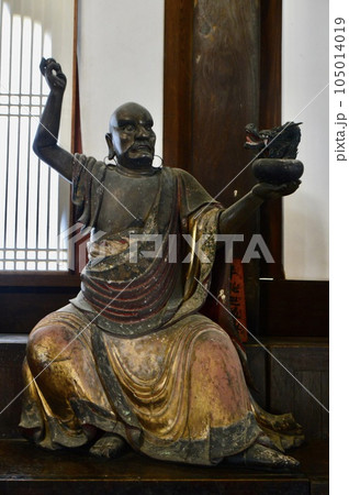 「半托迦(はんたか)尊者」の木像（萬福寺･大雄宝殿／京都府宇治市五ケ庄三番割34） 105014019