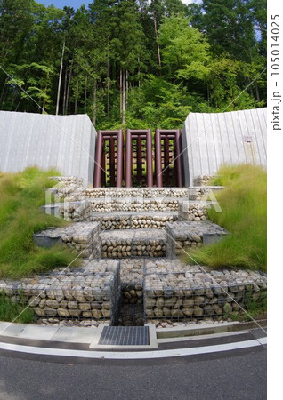 信州　池田町の砂防施設　北湯沢砂防堰堤　ICT工法を採用し施工した堰堤 105014025