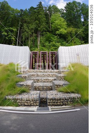 信州　池田町の砂防施設　北湯沢砂防堰堤　ICT工法を採用し施工した堰堤 105014036