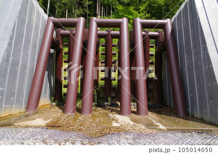 信州　池田町の砂防施設　北湯沢砂防堰堤　ICT工法を採用し施工した堰堤 105014050