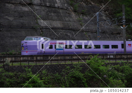特急やくも号381系（スーパーやくも色） 伯備線 足立駅 105014237