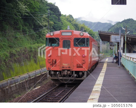 普通列車 キハ40 岩徳線 川西駅 105015376