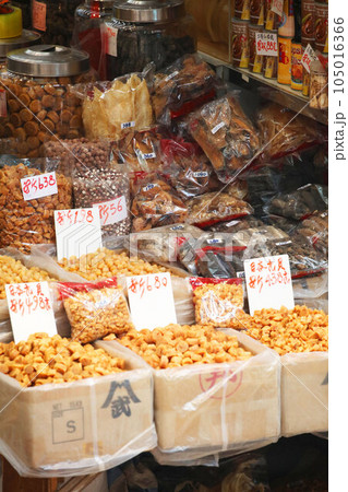 香港・徳輔道西の乾物店で売られる日本製干し貝柱。最高級は日本産で高価 香港・徳輔道西の乾物店で売られる日本製干し貝柱。最高級は日本産で高価 105016366