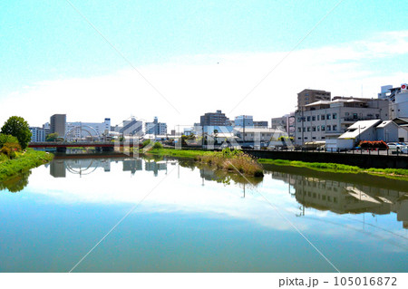 旧日光街道の大橋(新町橋)から下流の春日部市街と古利根公園橋方向を見る 旧日光街道の大橋(新町橋)から下流の春日部市街と古利根公園橋方向を見る 105016872
