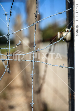 Barbed wire Barbed wire 105017794