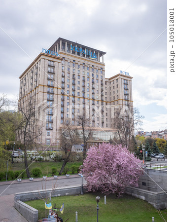 【ウクライナ】首都キーウの中心地「独立広場」の裏手にある「ホテル・ウクライナ」外観 【ウクライナ】首都キーウの中心地「独立広場」の裏手にある「ホテル・ウクライナ」外観 105018001