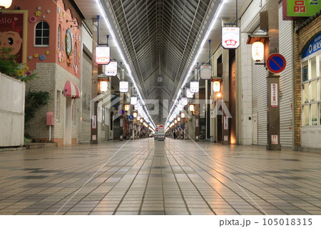 姫路駅前商店街の夜景 105018315