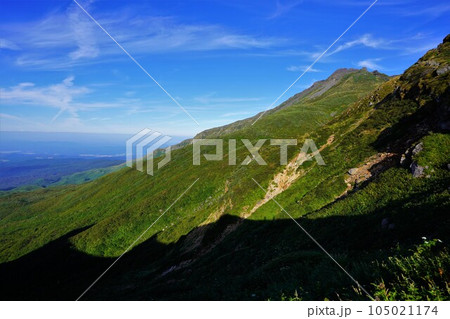 御田ヶ原からの鳥海山新山 105021174