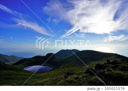 鳥海山扇子森からの鳥海湖 105021576