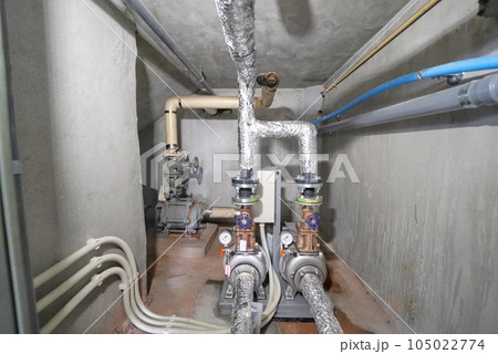 古いビルのポンプを新しいポンプに設置し直した様子 105022774