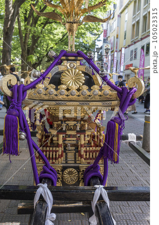 神輿　祭り　子供みこし　伝統行事　春　夏祭り　お祭り 105023315