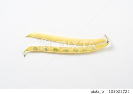 黄いんげんを白背景で 105023723