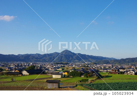 兵庫県淡路島 オニオンロードから先山方面を望む 兵庫県淡路島 オニオンロードから先山方面を望む 105023934