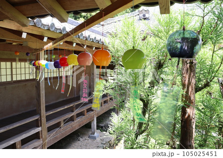 西教寺　滋賀県大津市　比叡山坂本駅　JR京都線　琵琶湖　琵琶湖線　風鈴祭　天台宗　風車　風鈴 105025451
