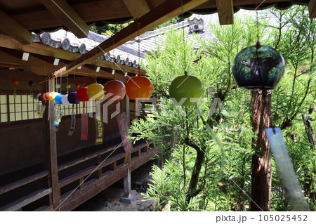 西教寺　滋賀県大津市　比叡山坂本駅　JR京都線　琵琶湖　琵琶湖線　風鈴祭　天台宗　風車　風鈴 105025452