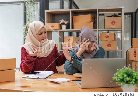 Stressed two friend muslim female work online business feeling upset and unhappy about the online product sales 105028863