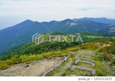 ドンデン山頂上から佐渡島北部の山々 ドンデン山頂上から佐渡島北部の山々 105031835
