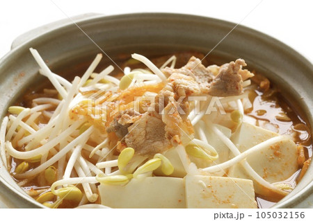 もやしとと豆腐のチゲ鍋 もやしとと豆腐のチゲ鍋 105032156