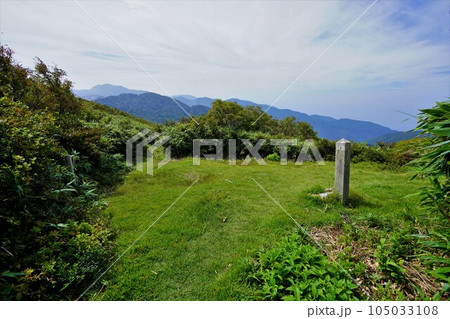 マトネ山頂からの金北山 マトネ山頂からの金北山 105033108