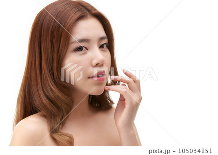 Beauty, a clean-skinned young woman 105034151