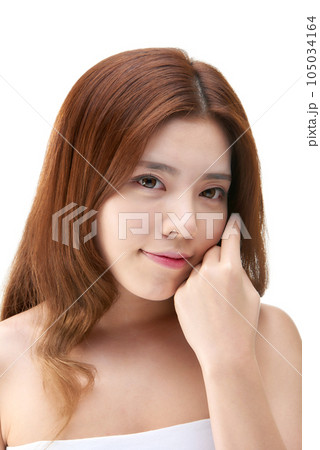 Beauty, a clean-skinned young woman 105034164