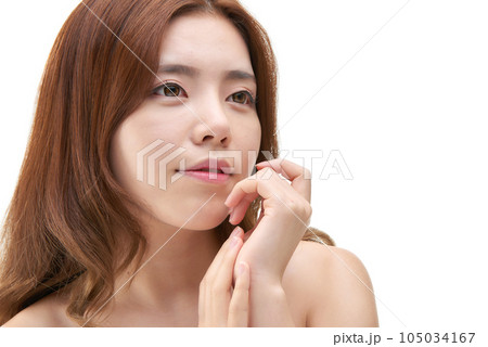 Beauty, a clean-skinned young woman Beauty, a clean-skinned young woman 105034167