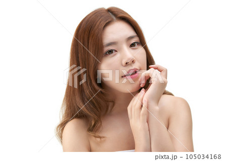 Beauty, a clean-skinned young woman 105034168