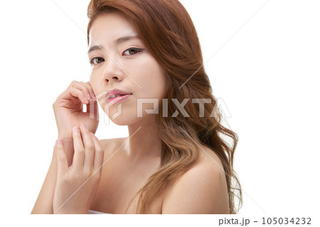 Beauty, a clean-skinned young woman Beauty, a clean-skinned young woman 105034232