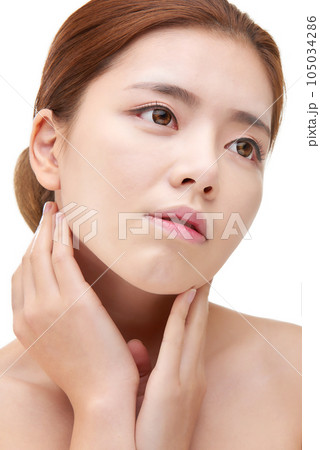 Beauty, a clean-skinned young woman 105034286