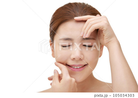 Beauty, a clean-skinned young woman 105034303