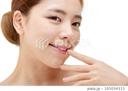 Beauty, a clean-skinned young woman 105034313