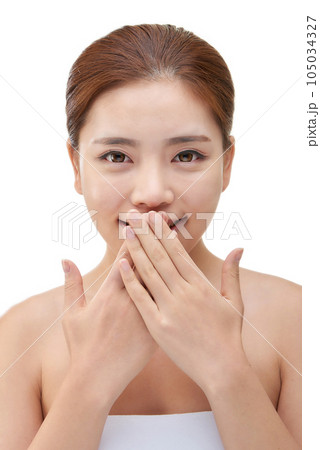 Beauty, a clean-skinned young woman 105034327