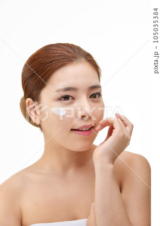 beautiful young woman with clean skin and moisturizing cream beautiful young woman with clean skin and moisturizing cream 105035384