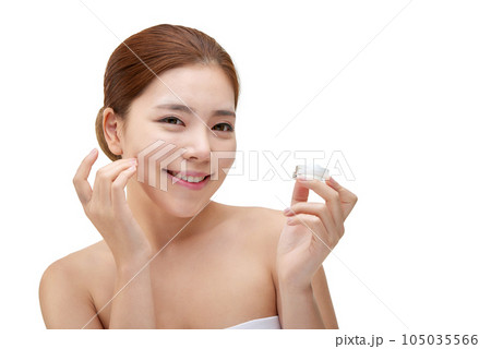 beautiful young woman with clean skin and moisturizing cream 105035566