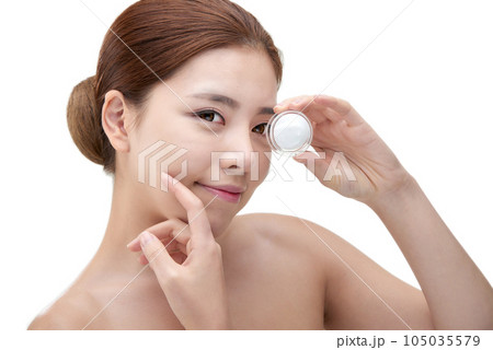 beautiful young woman with clean skin and moisturizing cream 105035579